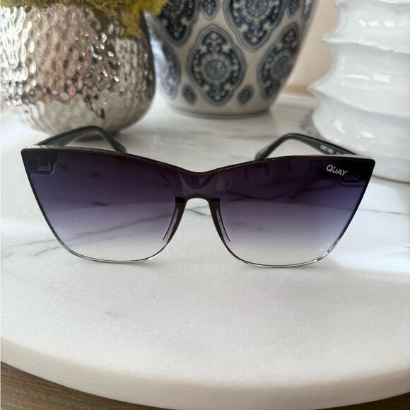 ⭐️Quay COME THRU Sunglasses main image 4